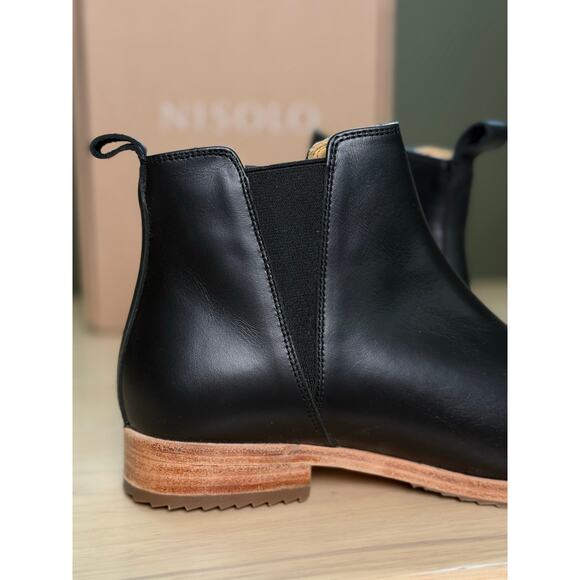 NIB Nisolo Eva Everyday Chelsea Boots in Black Leather Pointed Toe Size 8.5 - Picture 4 of 6